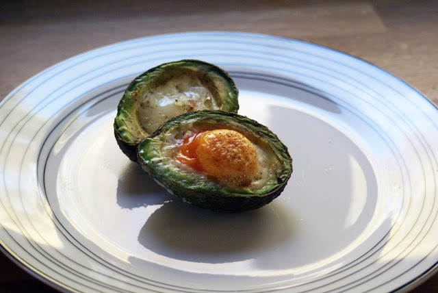 Avocado baked egg