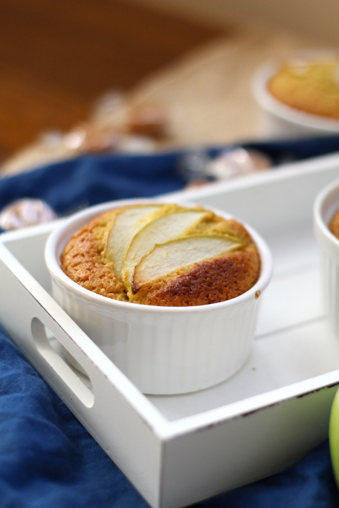 Spiced apple blender cake with a fudge centre