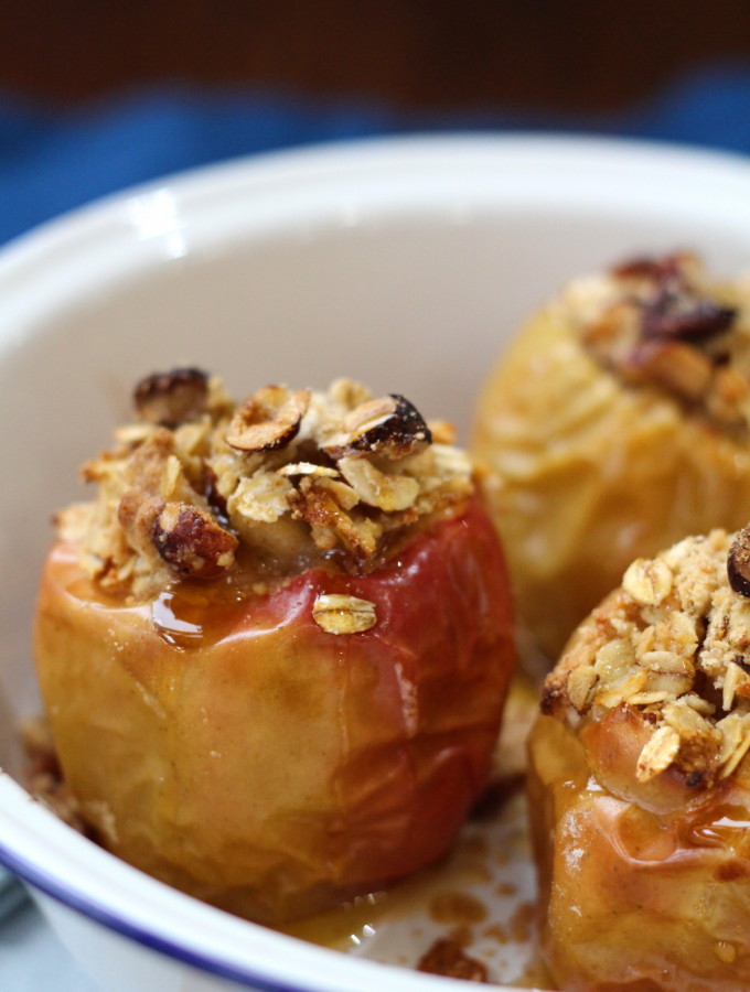 baked apples with crumble filling